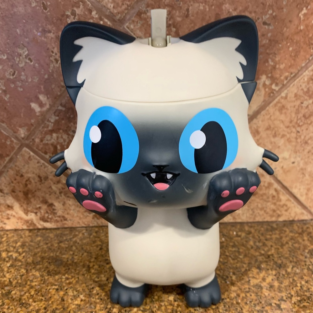 AMC x THE MARVELS FLERKITTEN Drink Bottle Siamese Blue Eyed Cat 20 oz.
